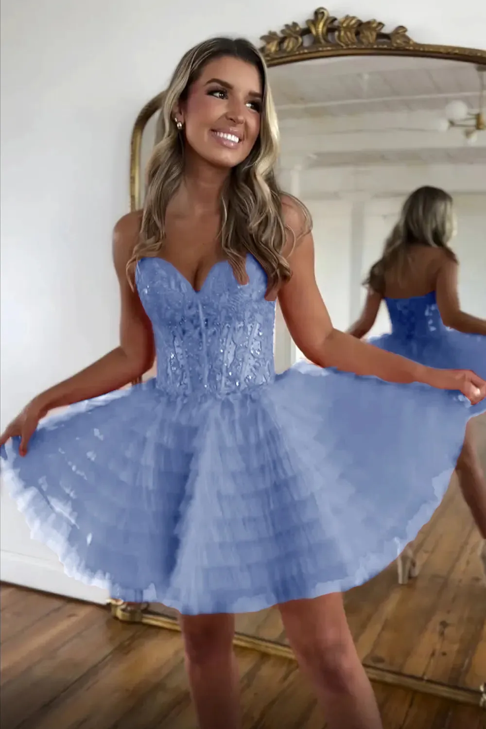 A-Line Strapless Red Tiered Tulle Short Homecoming Dresses with Appliques VK081605