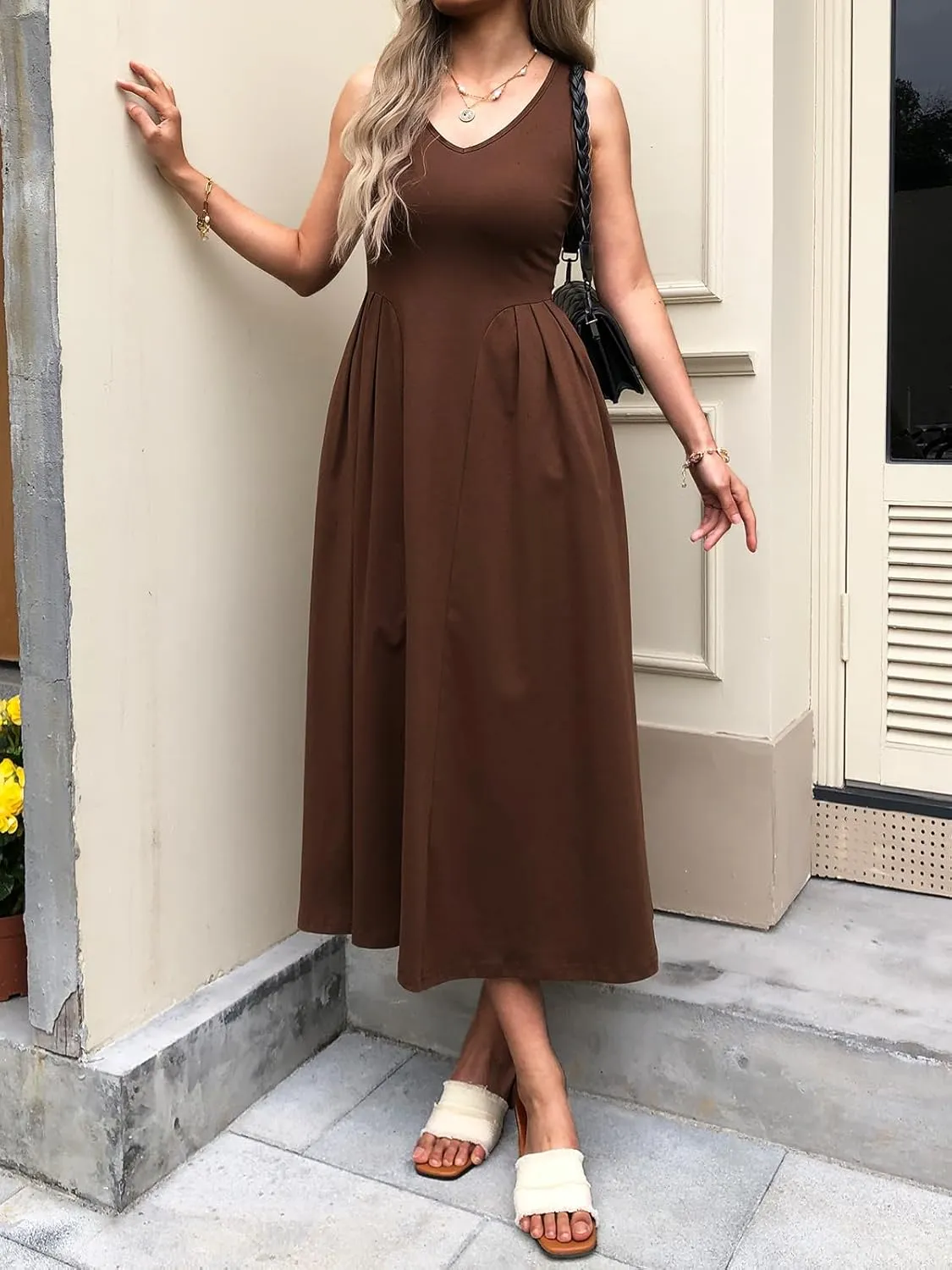 Women Summer Sleeveless Casual Dresses Pleated Waist Elegant Midi A-Line Flowy Swing Dress Sundress with Pockets